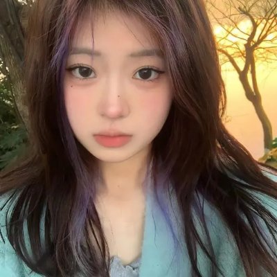 四个孩子走进银行海报