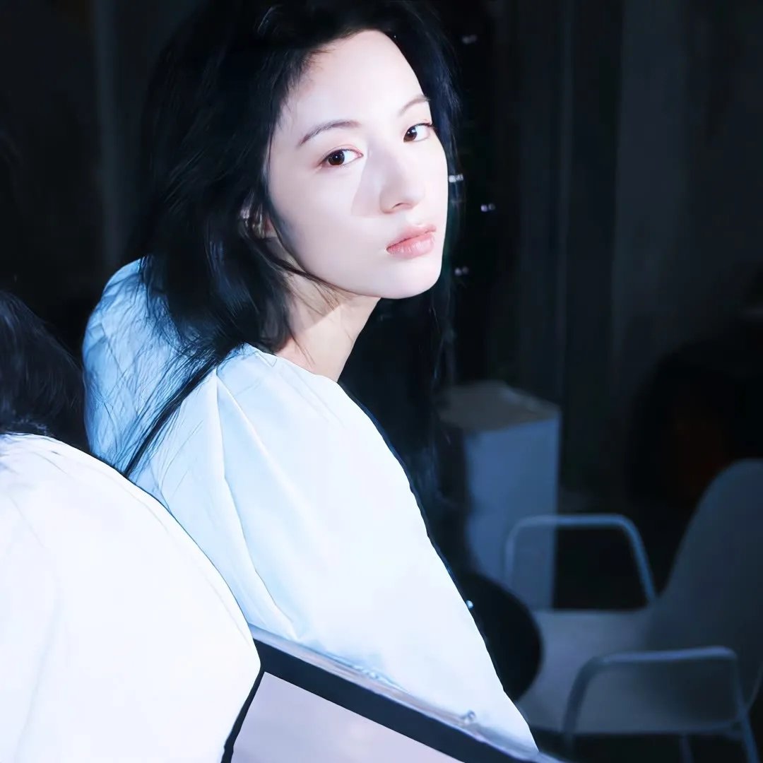 不可战胜海报