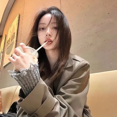 渺小而坚韧海报